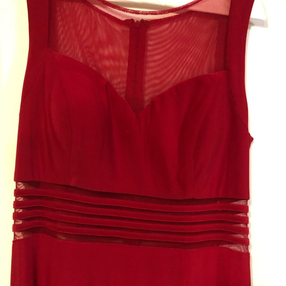 Red formal gown. - Picture 4 of 4